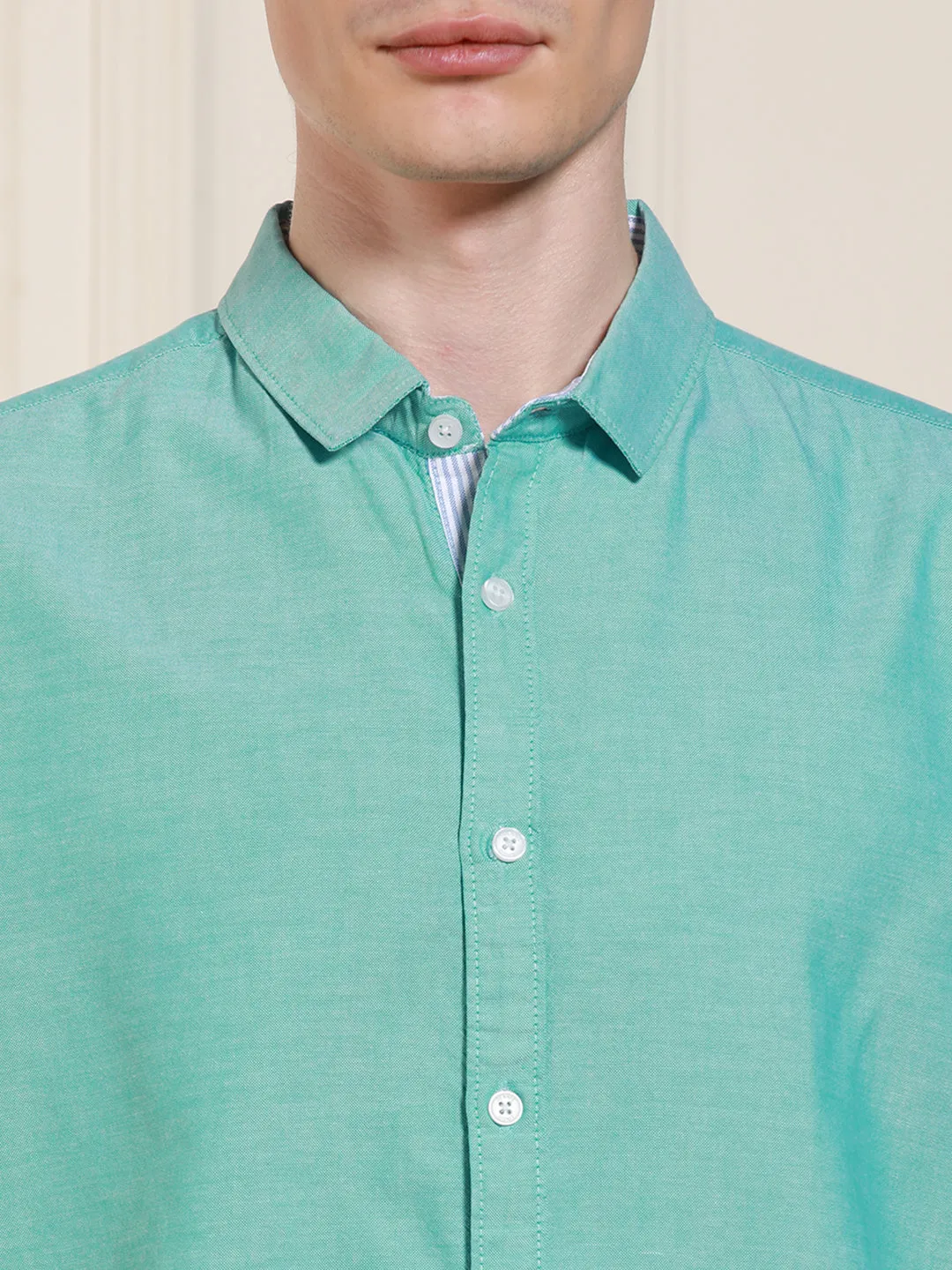 Men's Green Cotton Solid Spread Collar Casual Shirt