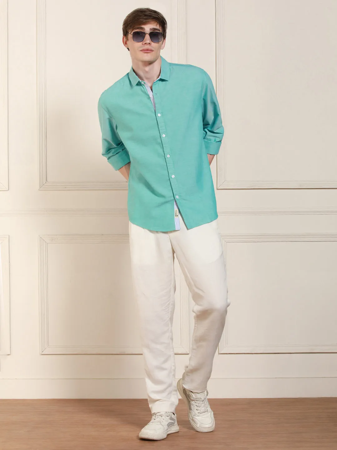 Men's Green Cotton Solid Spread Collar Casual Shirt